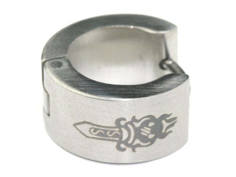 フープピアス(片耳用) 【サイズ】 18G(1mm) 高さ約13mm、幅7mm 【素材】 サージカルステンレス316L製(医療用) 【個数】 1個 ※ペアではございません 【仕様】 はめ込み ワンタッ